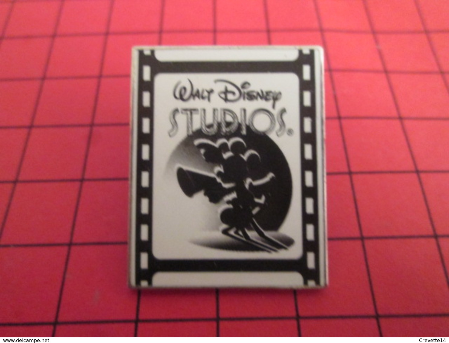 DIS-SPE Pin's Pins : BEAU ET RARE : DISNEY Très Grand Pin's WALT DISNEY STUDIOS PELLICULE DE FILM - Disney