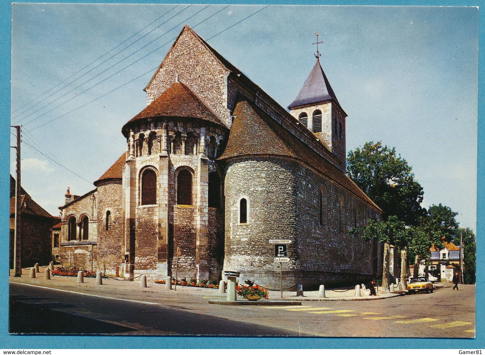 Peugeot 304 Cabriolet - COSNE SUR LOIRE - L'ABSIDE De L'Eglise St AGNAN XIIème Siècle - Voitures De Tourisme