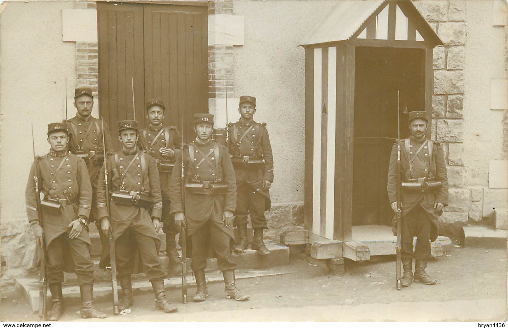 CARTE PHOTO - 121° REGIMENT D'INFANTERIE  De MONTLUCON (03 - ALLIER) - LA GARDE - BEAU PLAN - Guerre 1914-18