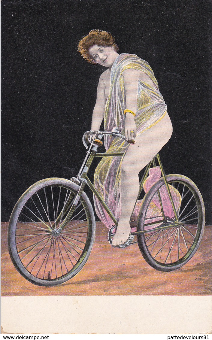 CPA Femme Sur Sa Bicyclette Sexy Glamour Vélo Cyclisme Cycliste Cycling Radsport (2 Scans) - Cyclisme