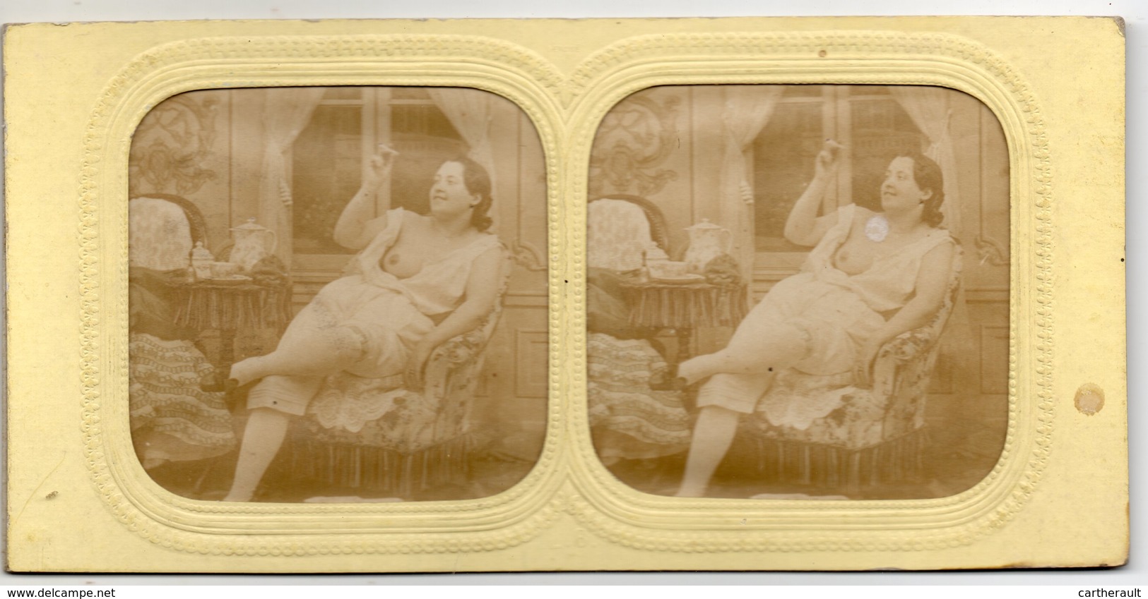 Photo Stéréo érotique Ancienne - Femme Fumant Une Cigarette Seins Nus - Smoking Naked Woman - Colorisée à La Lumière - Photos Stéréoscopiques