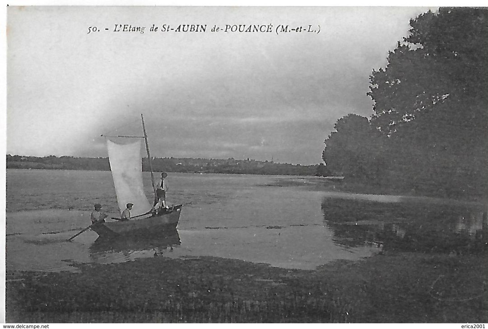 Saint Aubin De Pouancé. La Barque à Voile Sur L'étang De Saint Aubin De Pouancé. - Autres & Non Classés