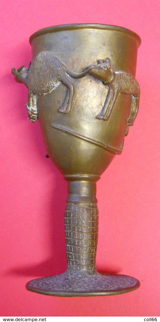 RARE Coupe Calice Ancien De Sacrifice Art Tribal Art Africain En Bronze Ht 22.5cms Diam 10cms  1280 Gr Dans Son Jus - African Art