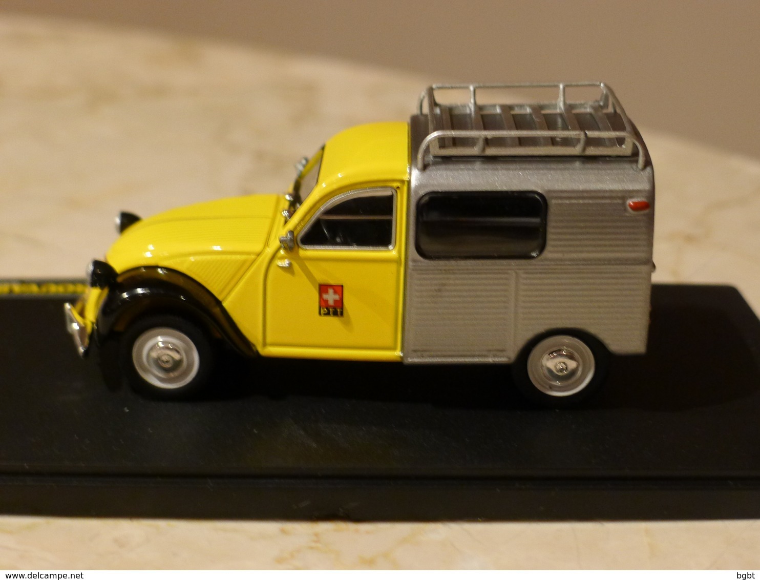 CITROEN 2 CV CAMIONNETTE POSTE SUISSE  - 1/43 - COMME NEUVE EN BOITE - Dinky