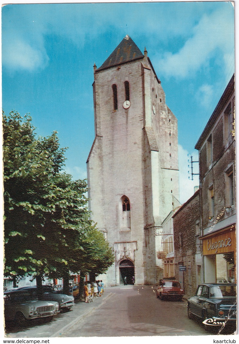 Celles-sur-Belle: FORD TAUNUS 12M P4, SIMCA ARONDE, 1500 & 1501 - L'Eglise Abbatiale Romane Notre-Dame - (Deux-Sèvres) - Toerisme