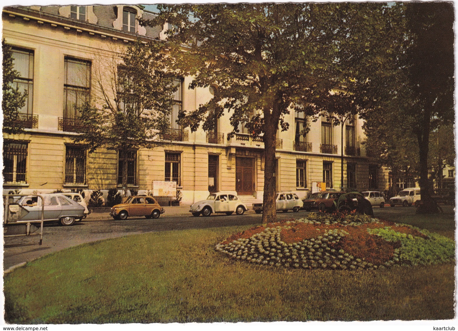 Aubervilliers: RENAULT 16, 4, 6, 4-COMBI, FIAT 500, VW 1200 KÄFER/COX - La Mairie - (93) - Toerisme