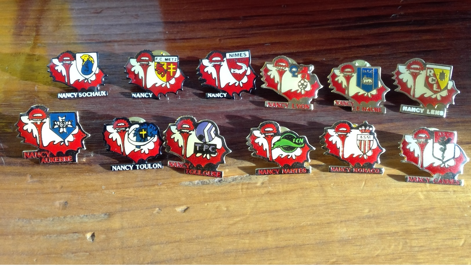 Lot De 12 Pin's Rencontre De Football ASNL - Lots