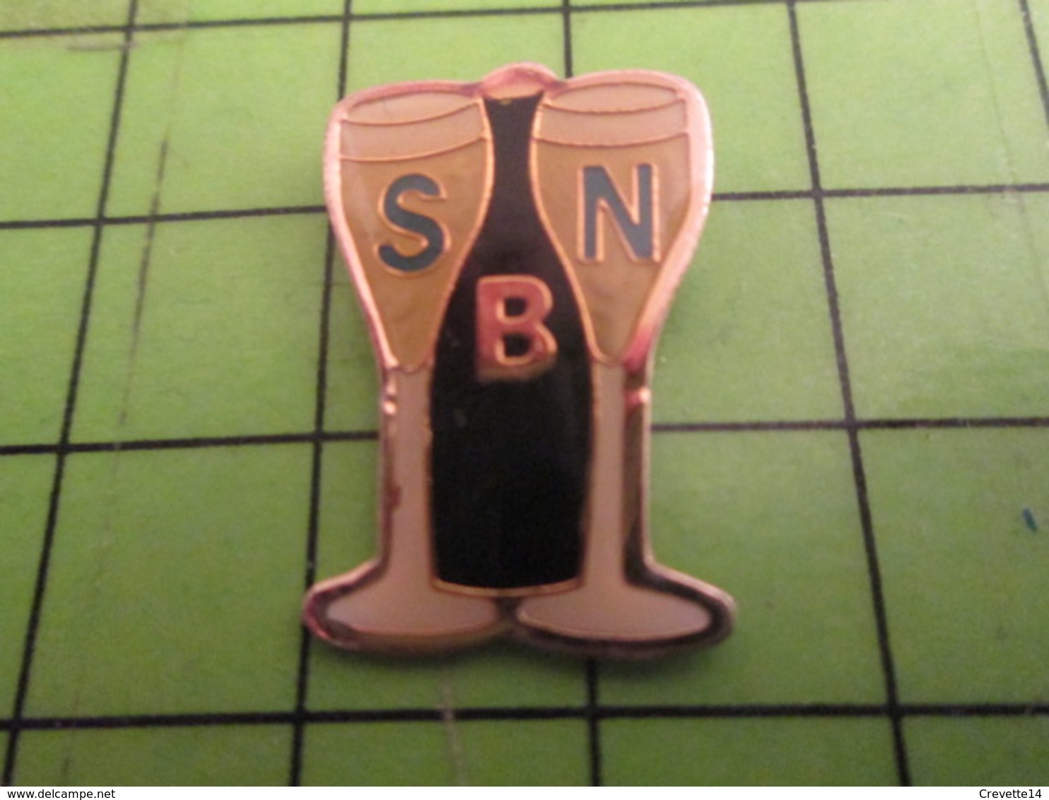 713K Pins Pin's / Rare & De Belle Qualité  THEME : BOISSONS / FLUTES A CHAMPAGNE BSN FABRIQUANT DE VERRES - Beverages