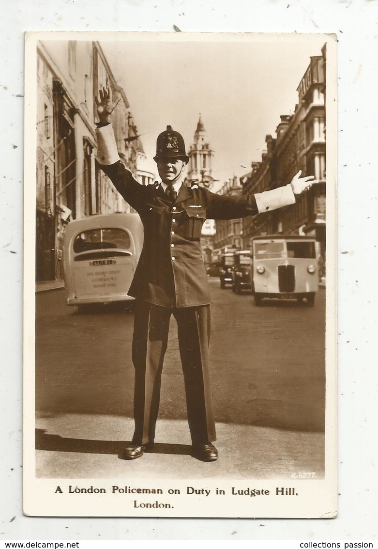 Cp , Angleterre , LONDON , Ed. Valentine , Vierge , Métier ,police , POLICEMAN  ON DUTY IN LUDGATE HILL - Tower Of London