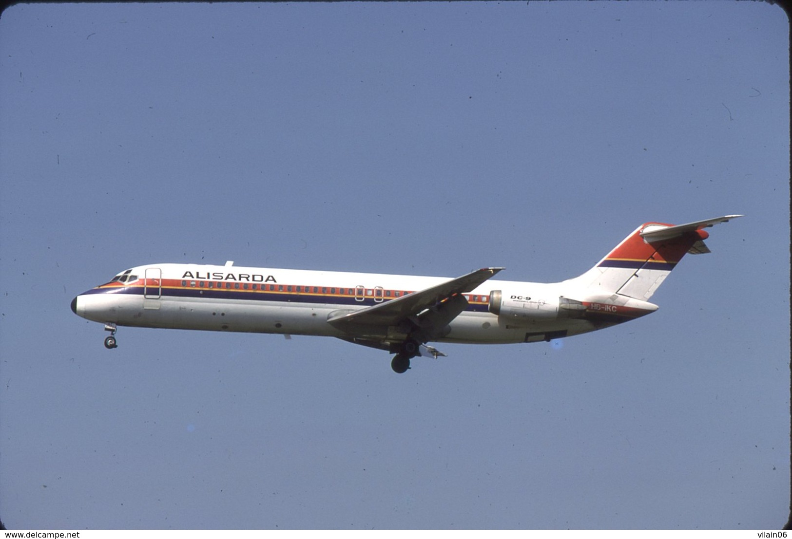 SLIDE / AVION / AIRCRAFT   KODAK  ORIGINAL    ALISARDA  DC 9  HB-IKC - Diapositives