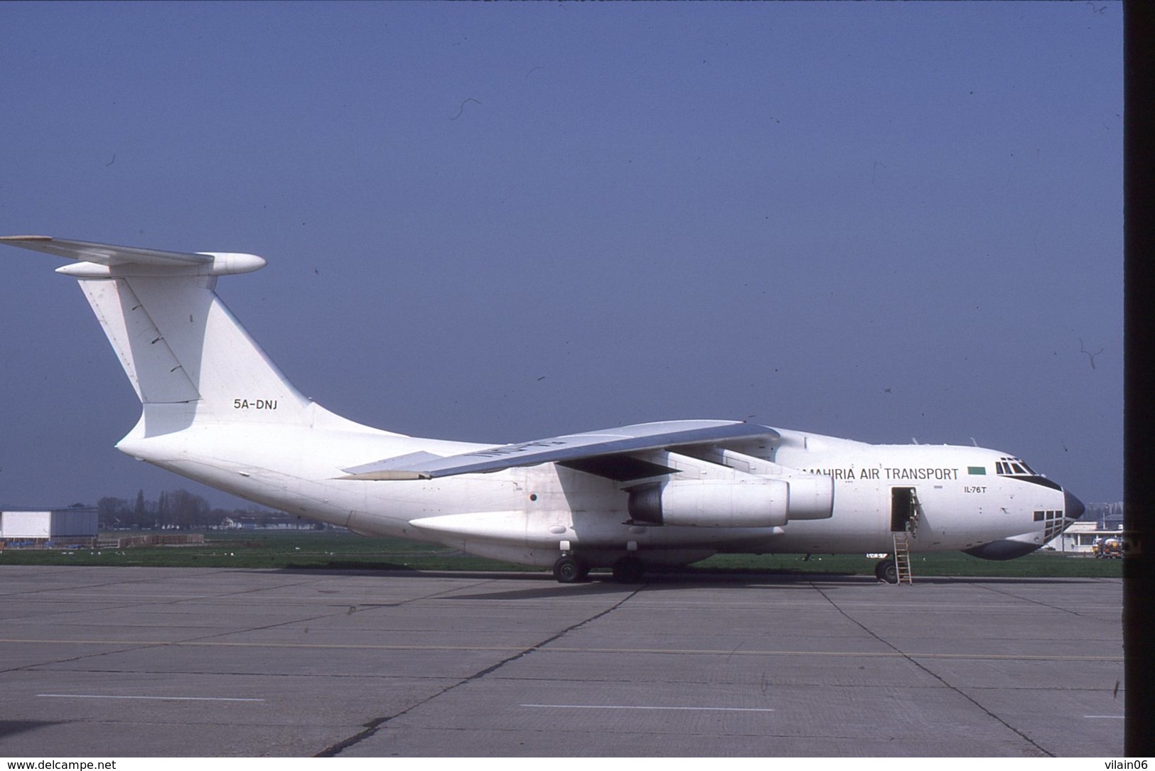 SLIDE / AVION / AIRCRAFT   KODAK  ORIGINAL  JAMAHIRIA AIR TRANSPORT  IL 76  5A-DNJ - Diapositives