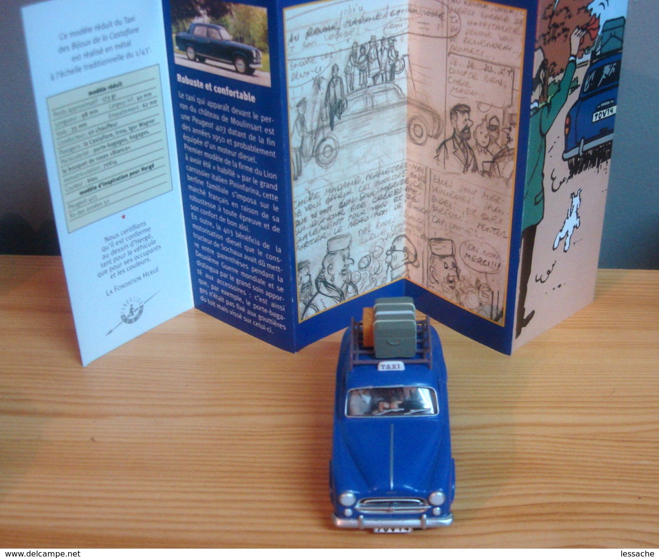 Voiture PEUGEOT 403 TAXI Fin Des Années 1950, 1/43 De Tintin Dans Le Bijoux De La Castafiore, TINTIN - Tim & Struppi