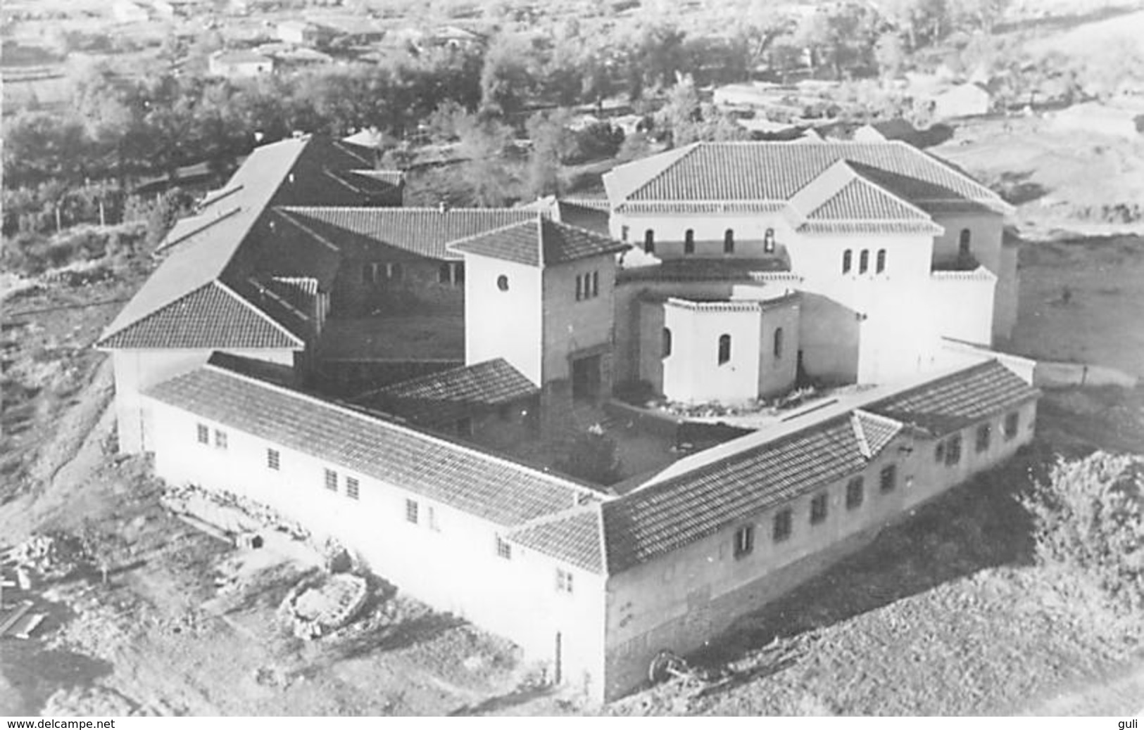 Afrique-Algérie MEDEA Monastère St Saint Benoit L'Eglise Et Le Monastère Des Bénédictines  (RELIGION)*PRIX FIXE - Médéa