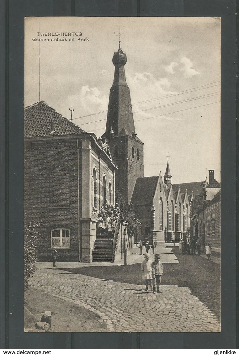 Oude Briefkaart.  Baerle - Hertog  Gemeentehuis En Kerk - Baarle-Hertog