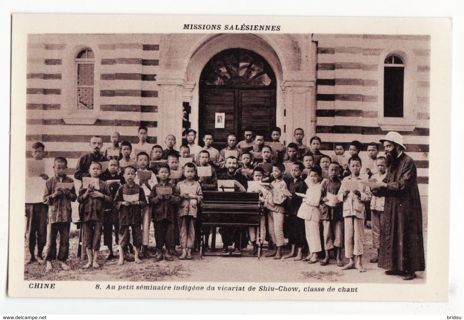 CHINE   Missions Salésiennes    Au Petit Séminaire Indigène Du Vicariat De Shiu-Chow   Classe De Chant - Chine