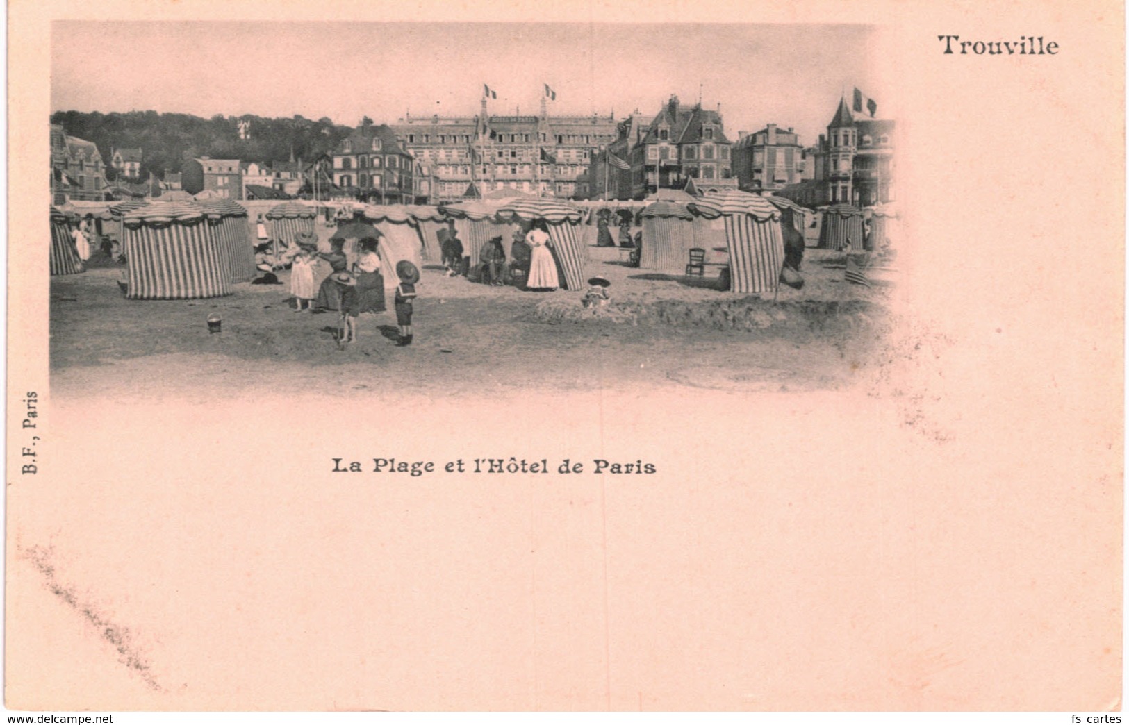 Trouville  La Plage Et L'Hôtel De Paris - Autres & Non Classés