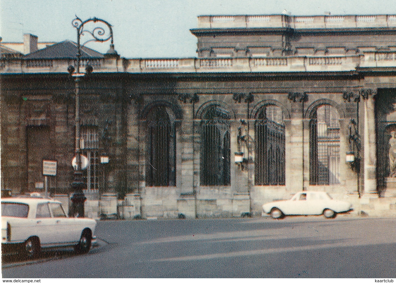 Bordeaux: PEUGEOT 404, 403, RENAULT 8, 4 - L'Hotel De Ville - (Gironde) - Toerisme