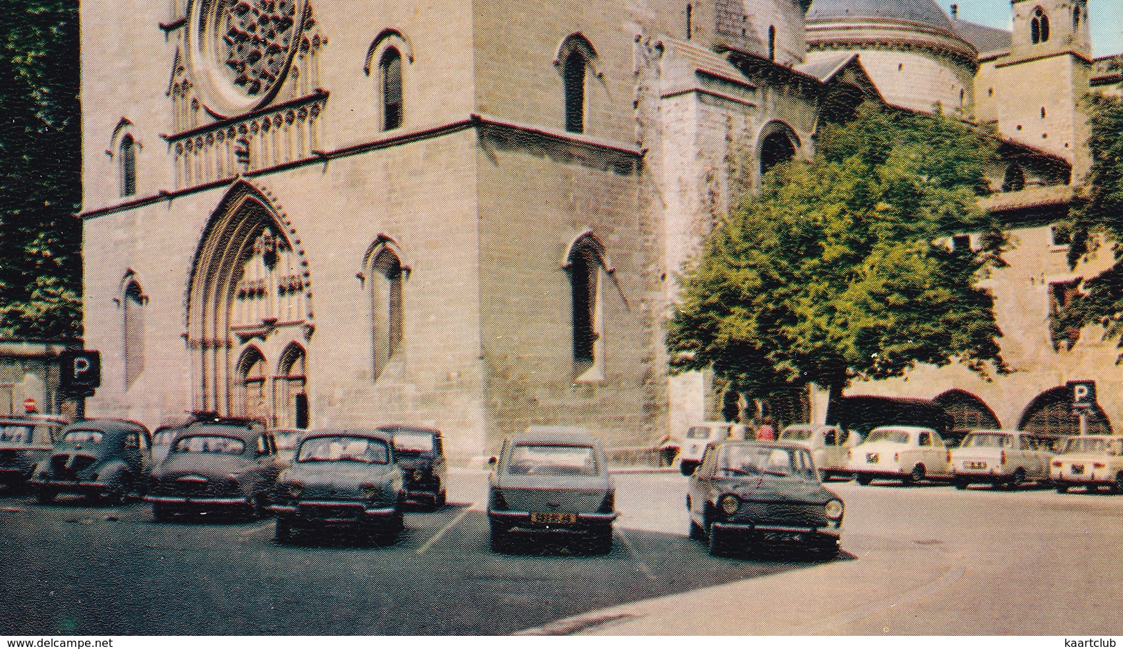 Cahors: SIMCA 1500, ARONDE, PEUGEOT 204 BREAK, 403, 404, RENAULT DAUPHINE, 4CV, 4, 8 - Cathédrale St-Etienne - (Lot) - Toerisme