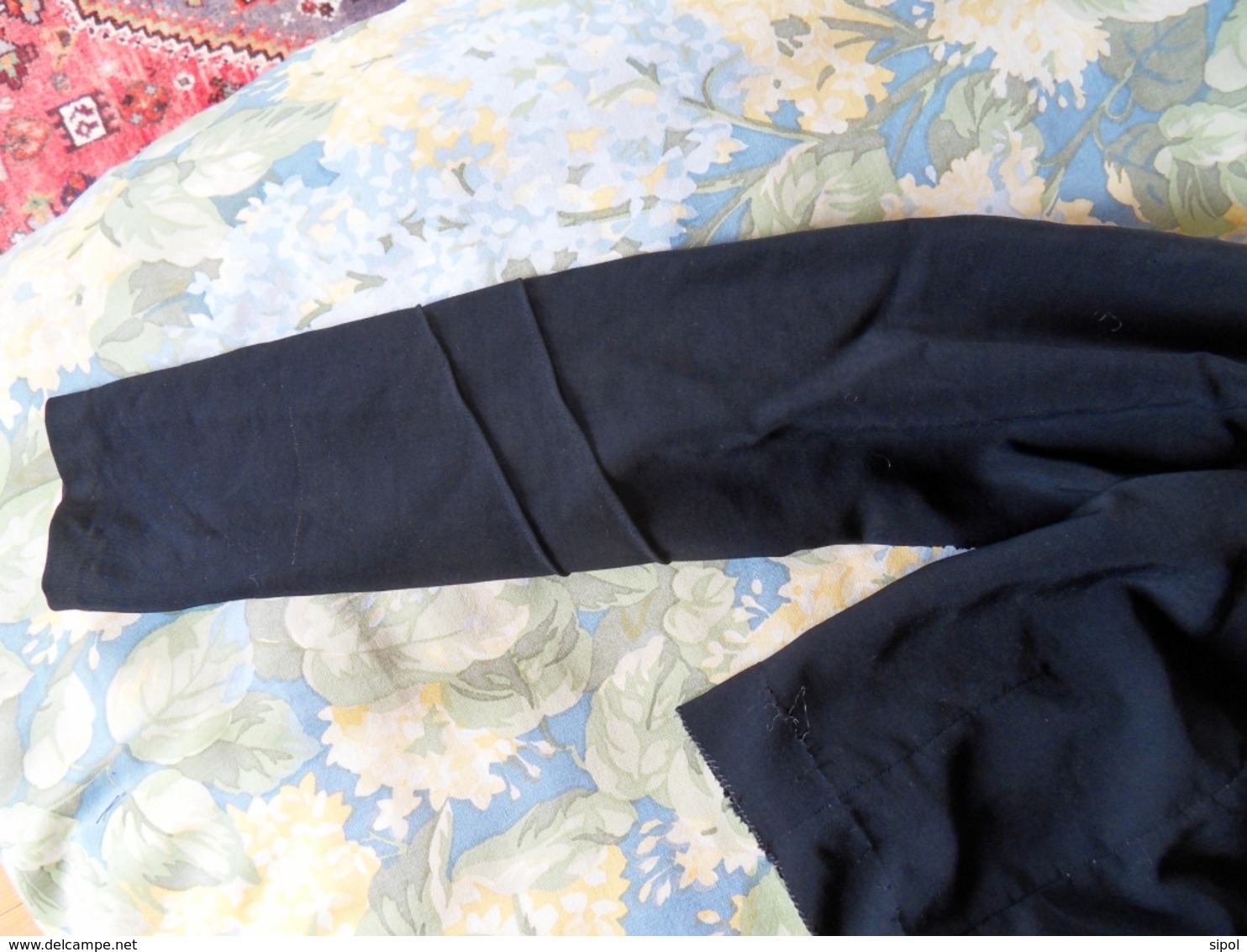 Corsage Ou Haut De Robe En Lainage  Noir   Manches Longues  Encolure Fantaisie  Petite Taille  Années 1925 Env - 1900-1940