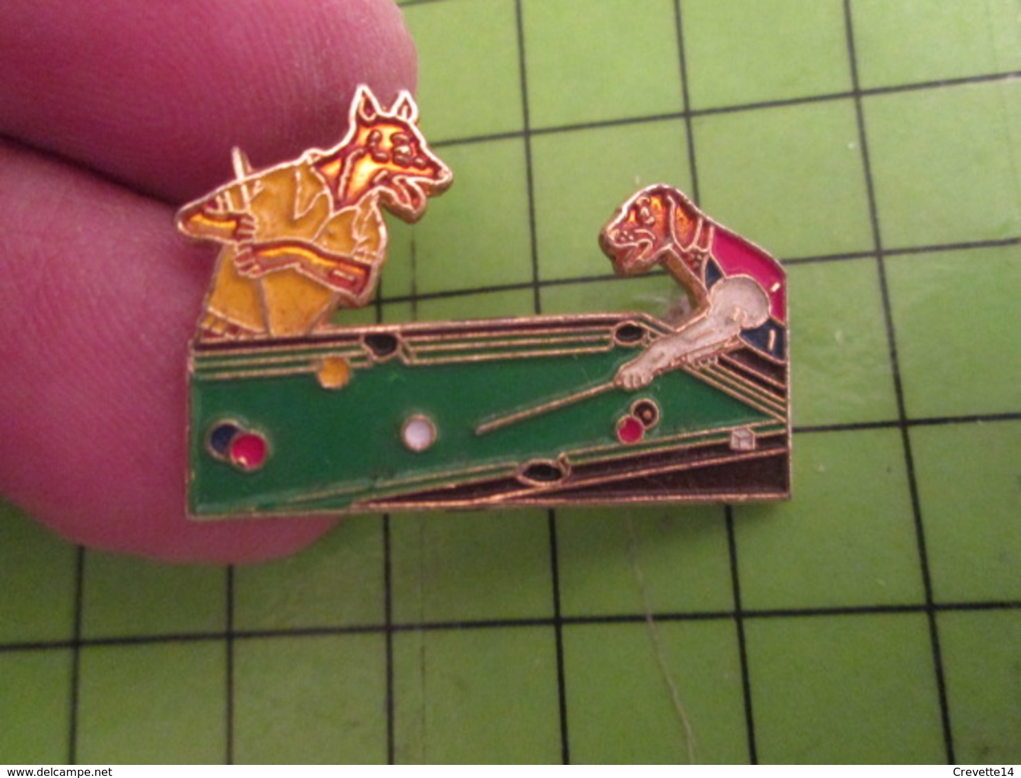 713a Pins Pin's / Rare & De Belle Qualité  THEME : SPORTS / DEUX CHIENS JOUANT AU BILLARD - Billard