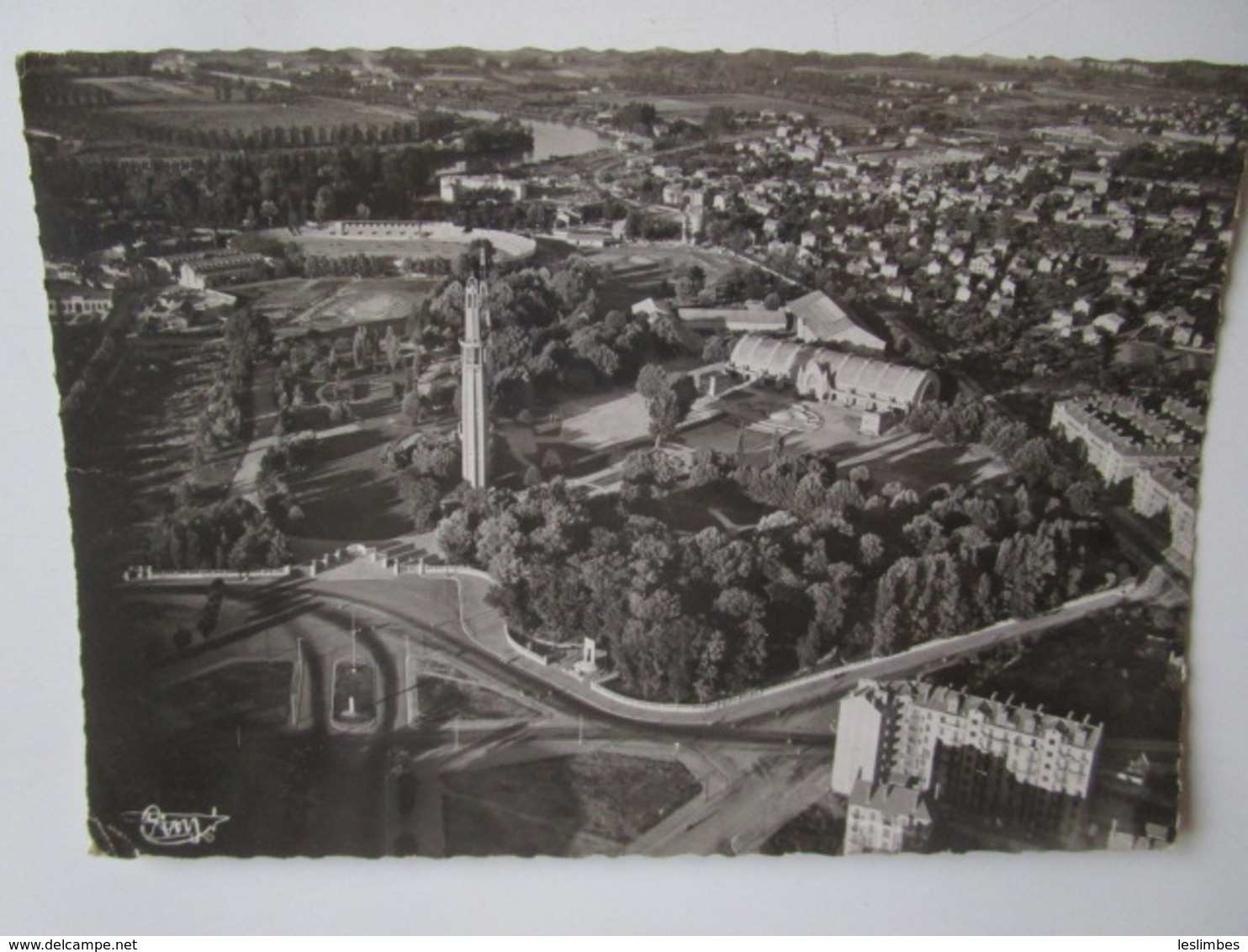 Grenoble. Vue Aerienne. Tour De L'Exposition. Monument Des Diables Bleus. CIM 3A Postmarked 1954 - Grenoble