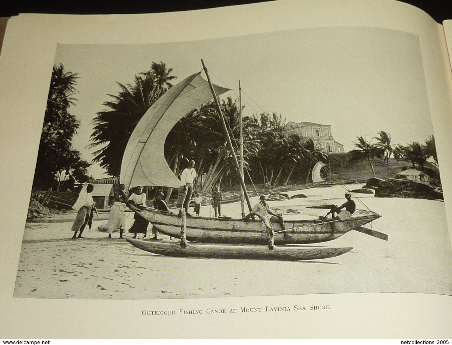 THE HUNDRED BEST VIEWS OF CEYLON - FROM PHOTOGRAPHS TAKEN BY THE PUBLISHERS - 100 MEILLEURS VUES DE CEYLON (AD) - Lieux