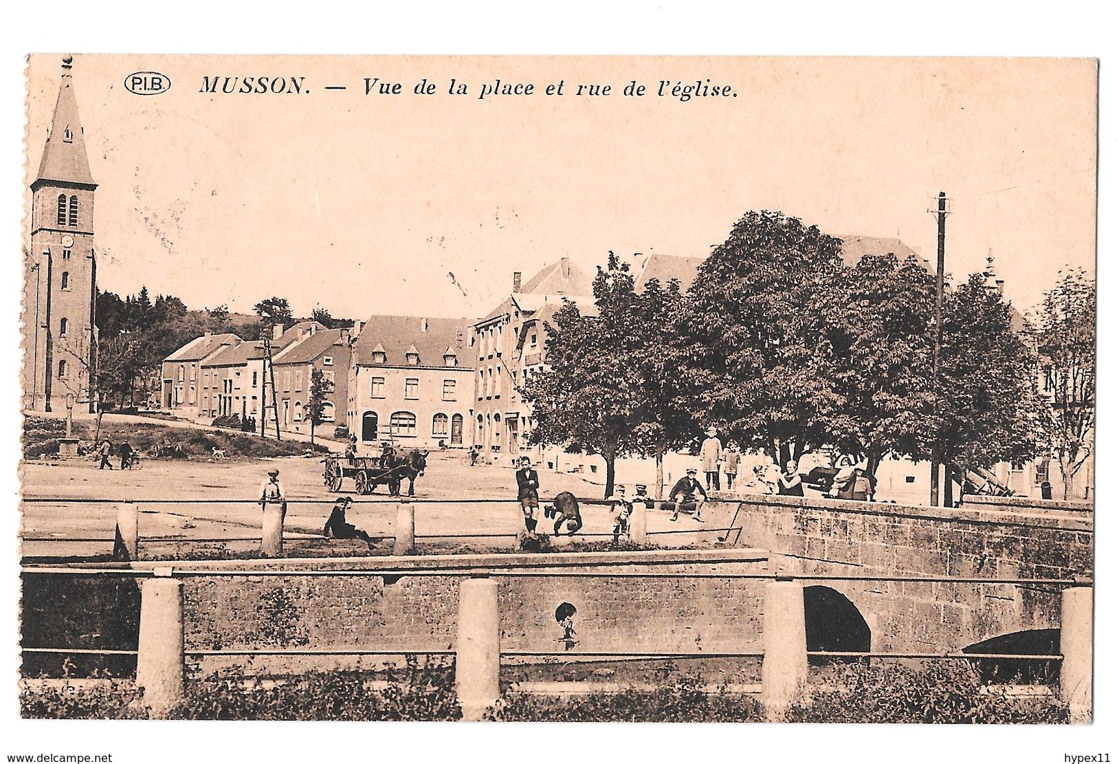 Musson Vue De La Place Et Rue De L'église P I B Bon état Animée édition Gillet - Musson