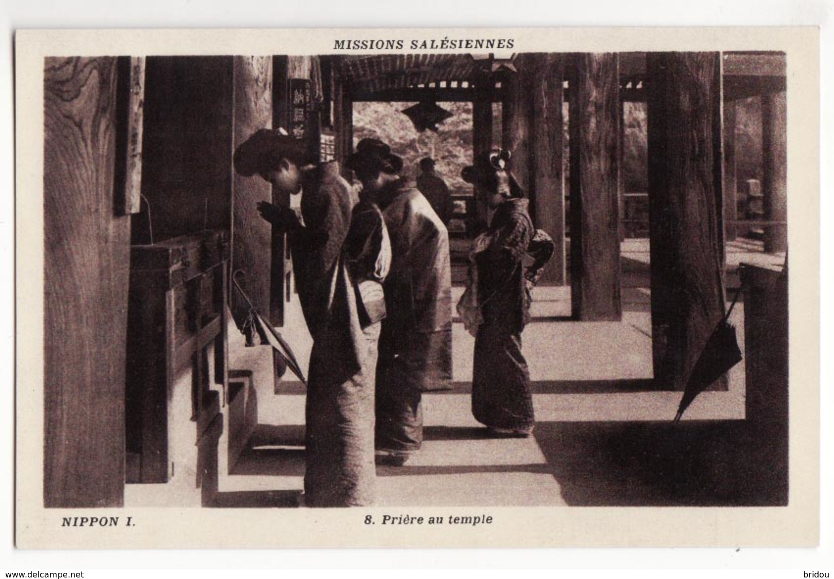 JAPON     Missions Salésiennes    Prière Au Temple - Autres & Non Classés