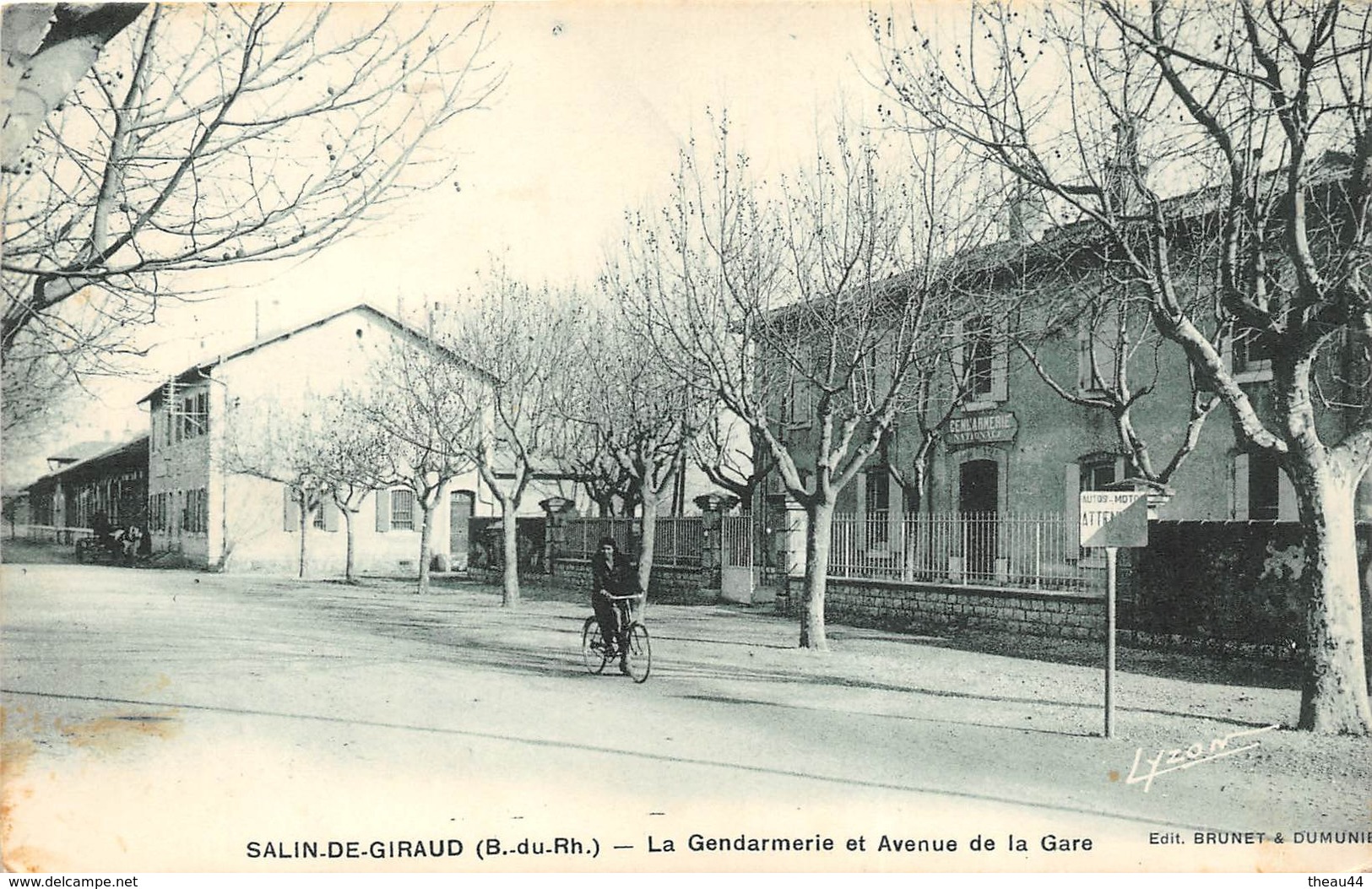 ¤¤  -   SALIN-de-GIRAUD   -  La Gendarmerie Et Avenue De La Gare  -    ¤¤ - Autres & Non Classés