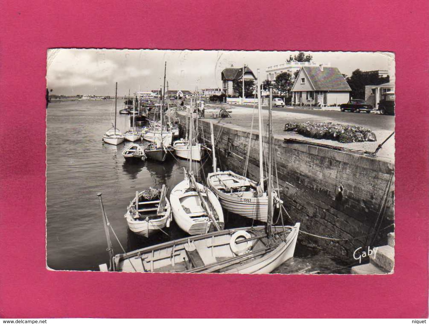 14 Calvados, Courseulles-sur-Mer, Le Port Et Le Quai Des Alliés, Bateaux De Pêche, Voitures, 1960, (Gaby) - Courseulles-sur-Mer