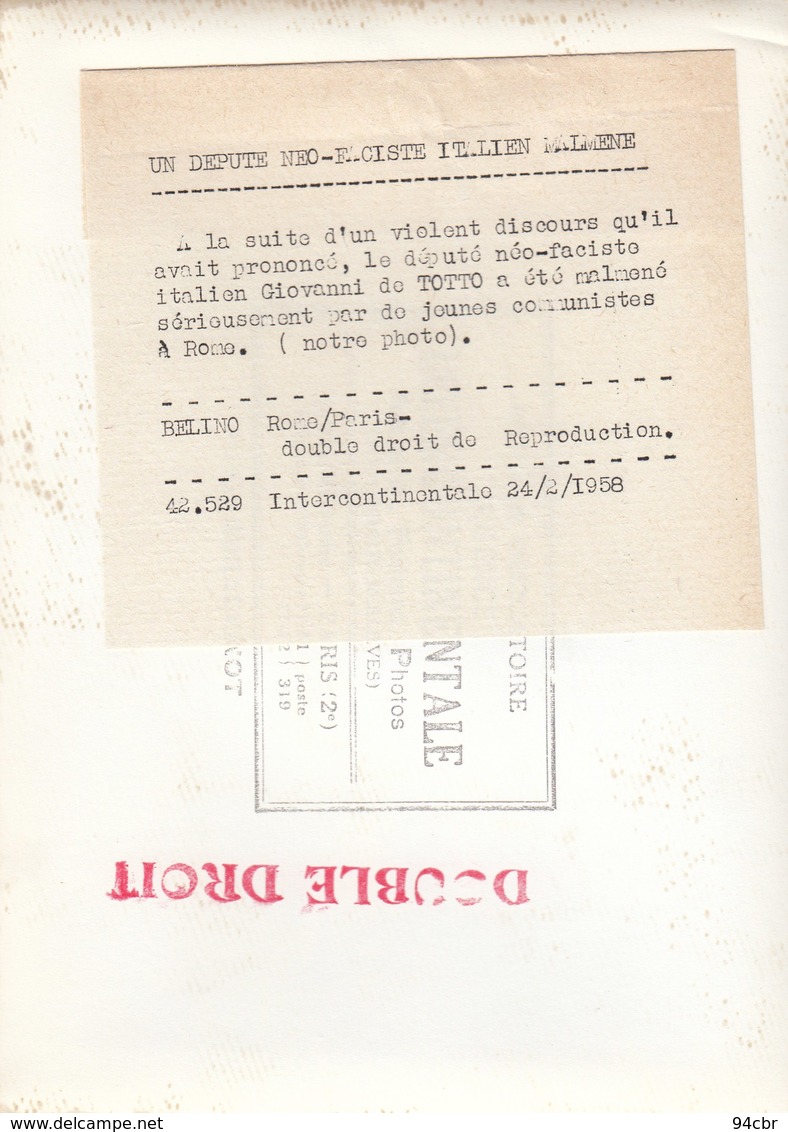 PHOTO ORIGINALE ( 13x18)  Le Neo Faciste Italien GIOVANNI DE TOTTO Malmené Par Les Jeunes Communistes - Célébrités