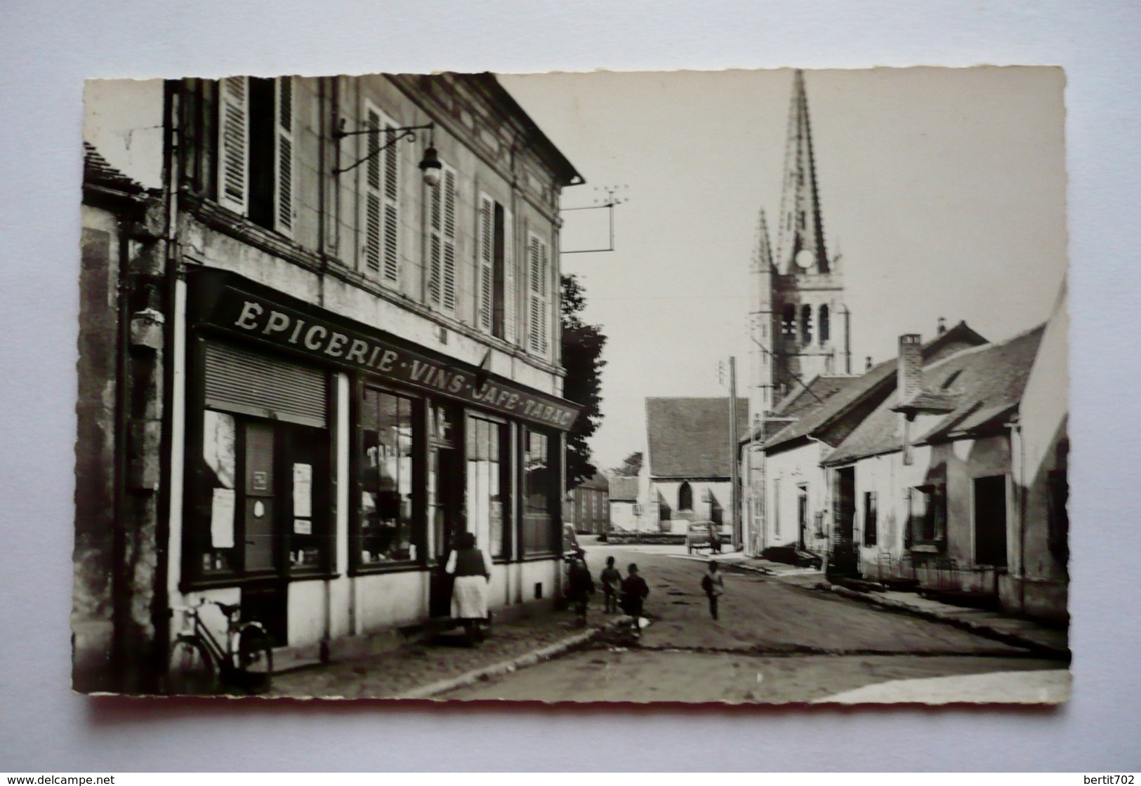 60  - Cpsm Petit Format  VENETTE - Anmée -  Vue Vers L'église- Café- Tabac - épicerie- Vins - Venette