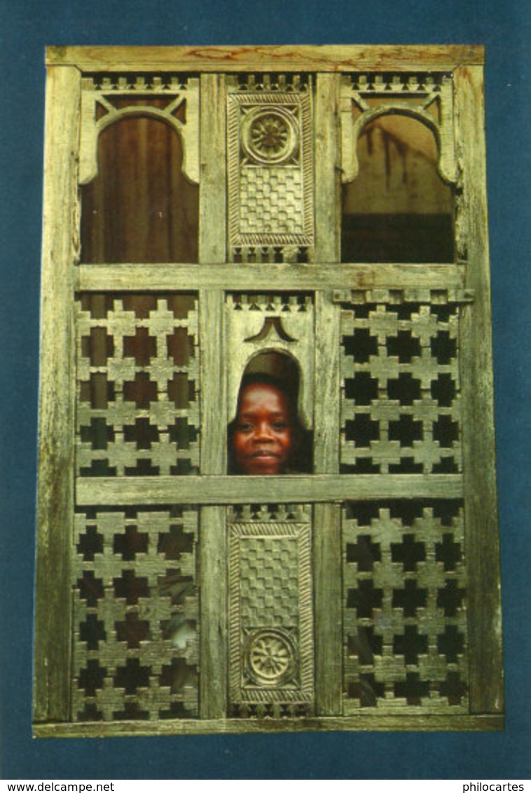 COMORES  -  Mbeni  Ngazidja  -  Fenêtre De La Mosquée - Comoros