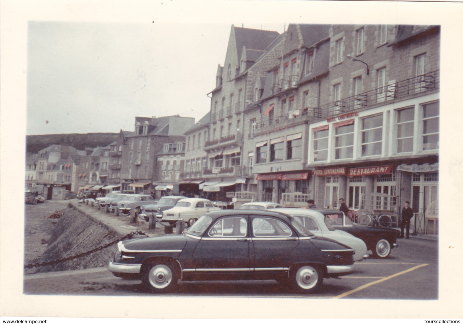 PHOTO 18 Cm X 8,9 Cm AUTO PANHARD PL 17 à CANCALE (35) Le 30 Mars 1961 Devant L'Hôtel Continental - Automobiles