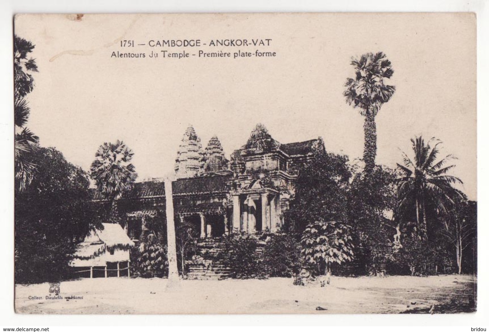 Cambodge   ANGKOR VAT    Alentours Du Temple   Première Plate Forme - Cambodge