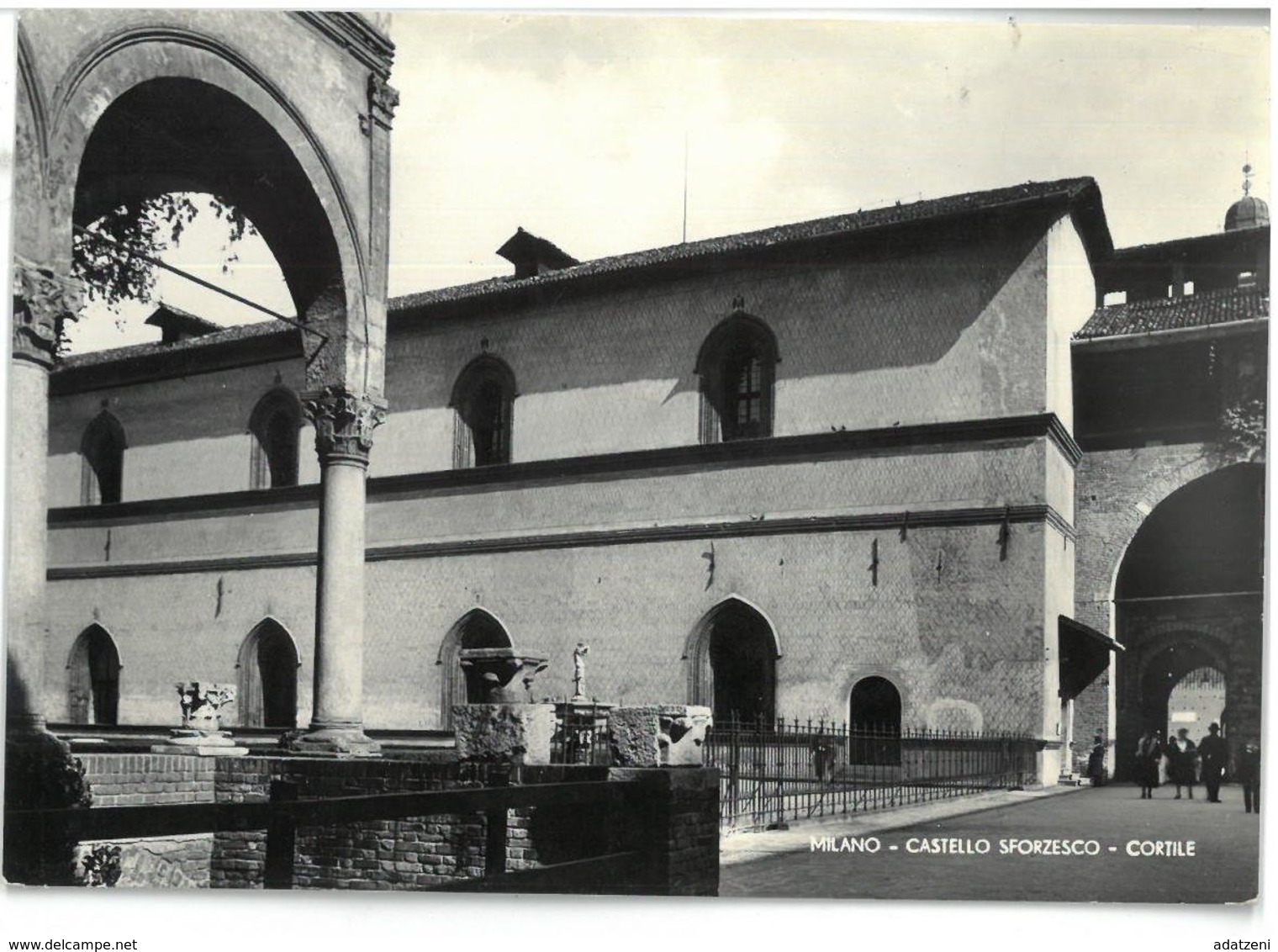 Lombardia Milano  Castello Sforzesco – Cortile Non Viaggiata Condizioni Come Da Scansione - Milano