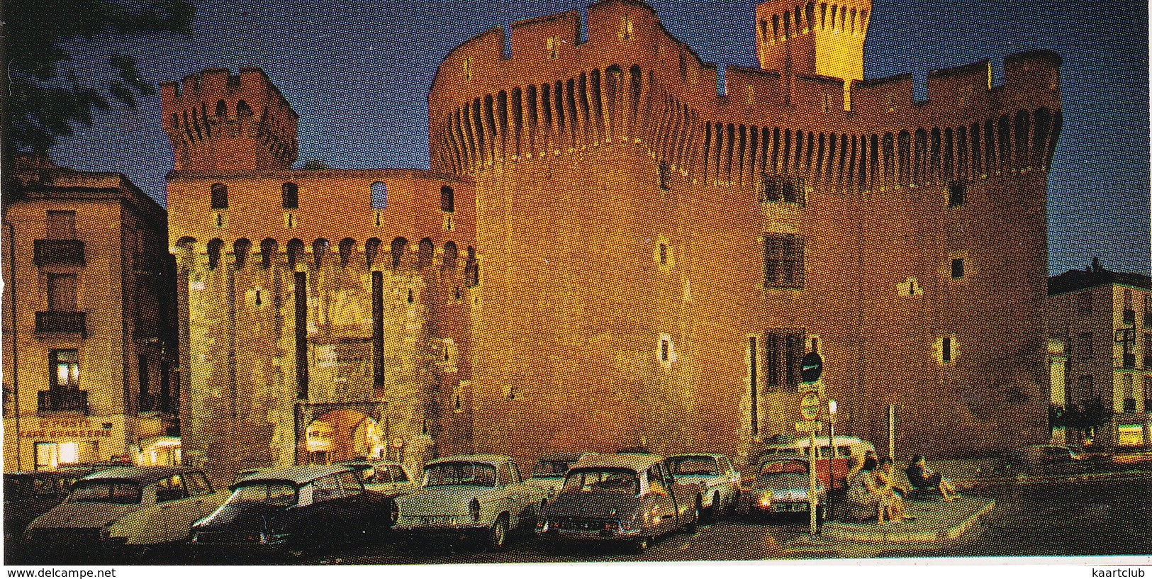 Perpignan: 4x CITROËN DS, SIMCA ARONDE 1300, VW T1-BUS, RENAULT 4, DAUPHINE - Le Castillet, Loge De Mer - Passenger Cars