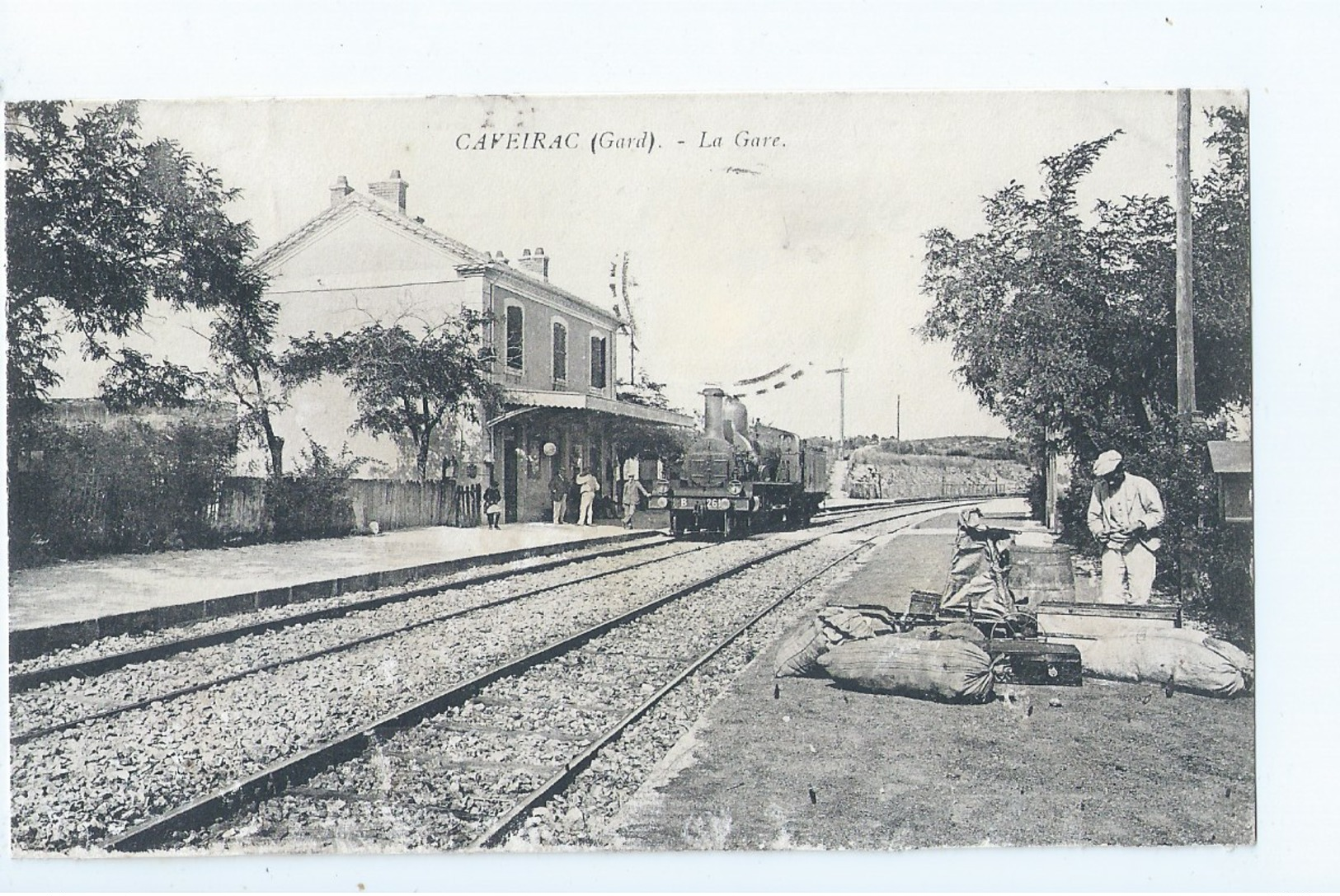 Cpa - Dpt  - Gard  -  Caverac  La Gare  Le Train   Animation     -        (  Selection  )  - Rare - Autres & Non Classés