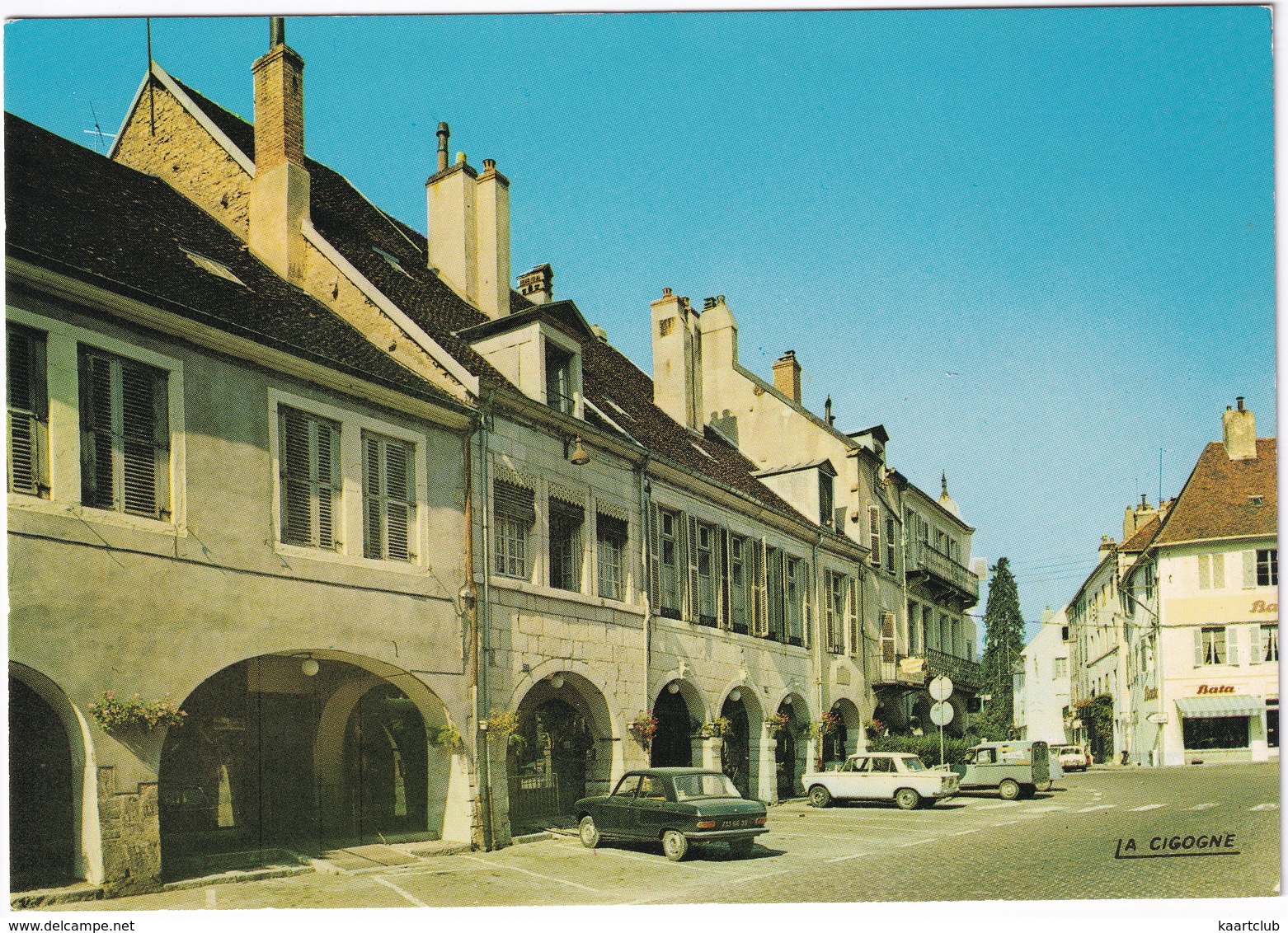 Lons-le-Saunier: PEUGEOT 204, FIAT 1500, CITROËN 2CV AK250 -'BATA'- Arcades, Maison De Rouget De Lisle, Rue Du Commerce - Toerisme