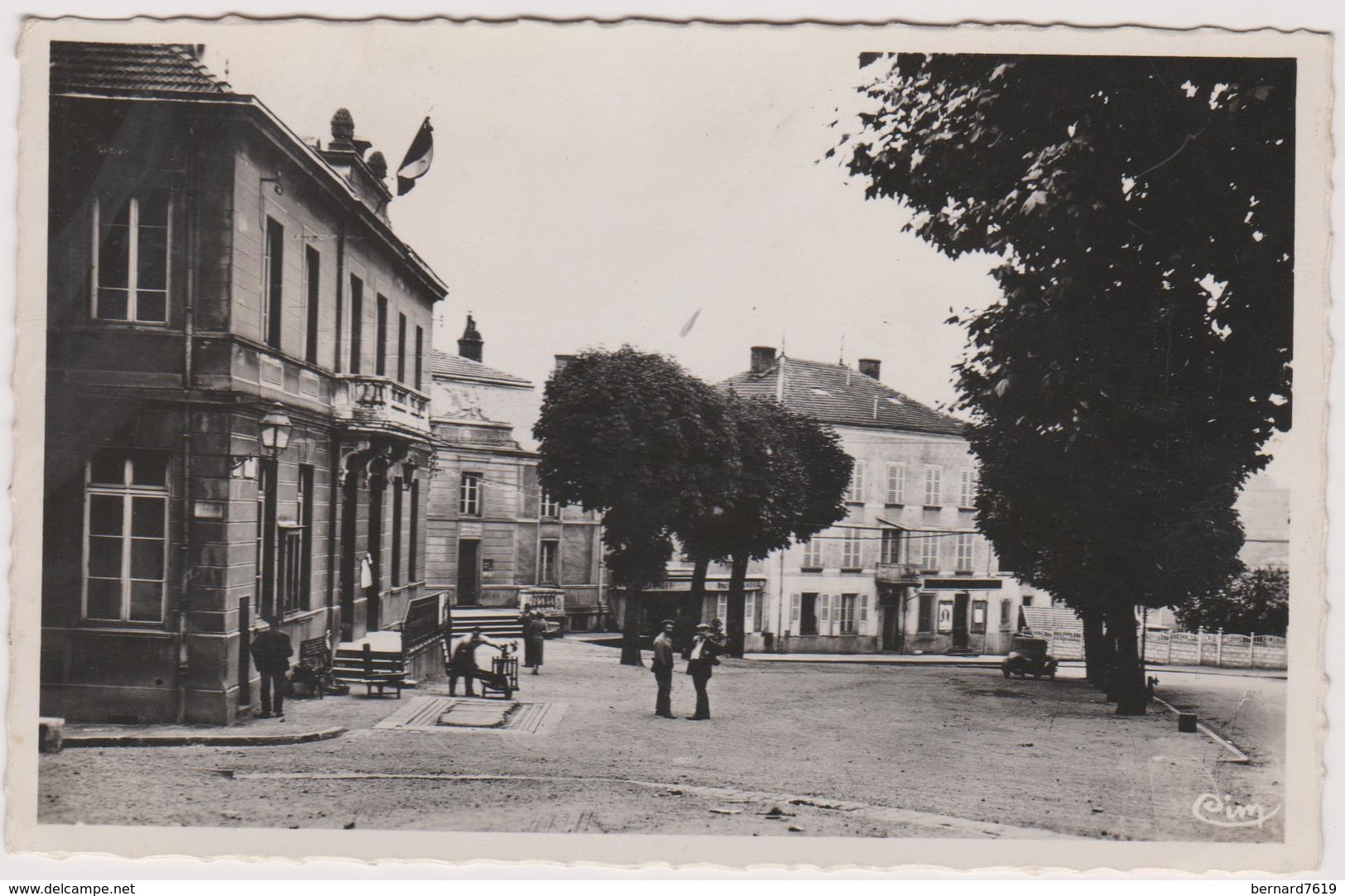 69 Cours  Place De La Mairie - Autres & Non Classés