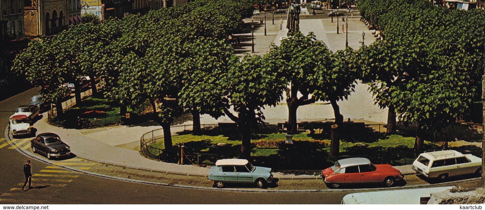 Clermont-Ferrand: CITROËN DS, AMI 6, OPEL REKORD A CARaVAN, PANHARD PL17, SIMCA ARONDE - Place De Jaude - Toerisme