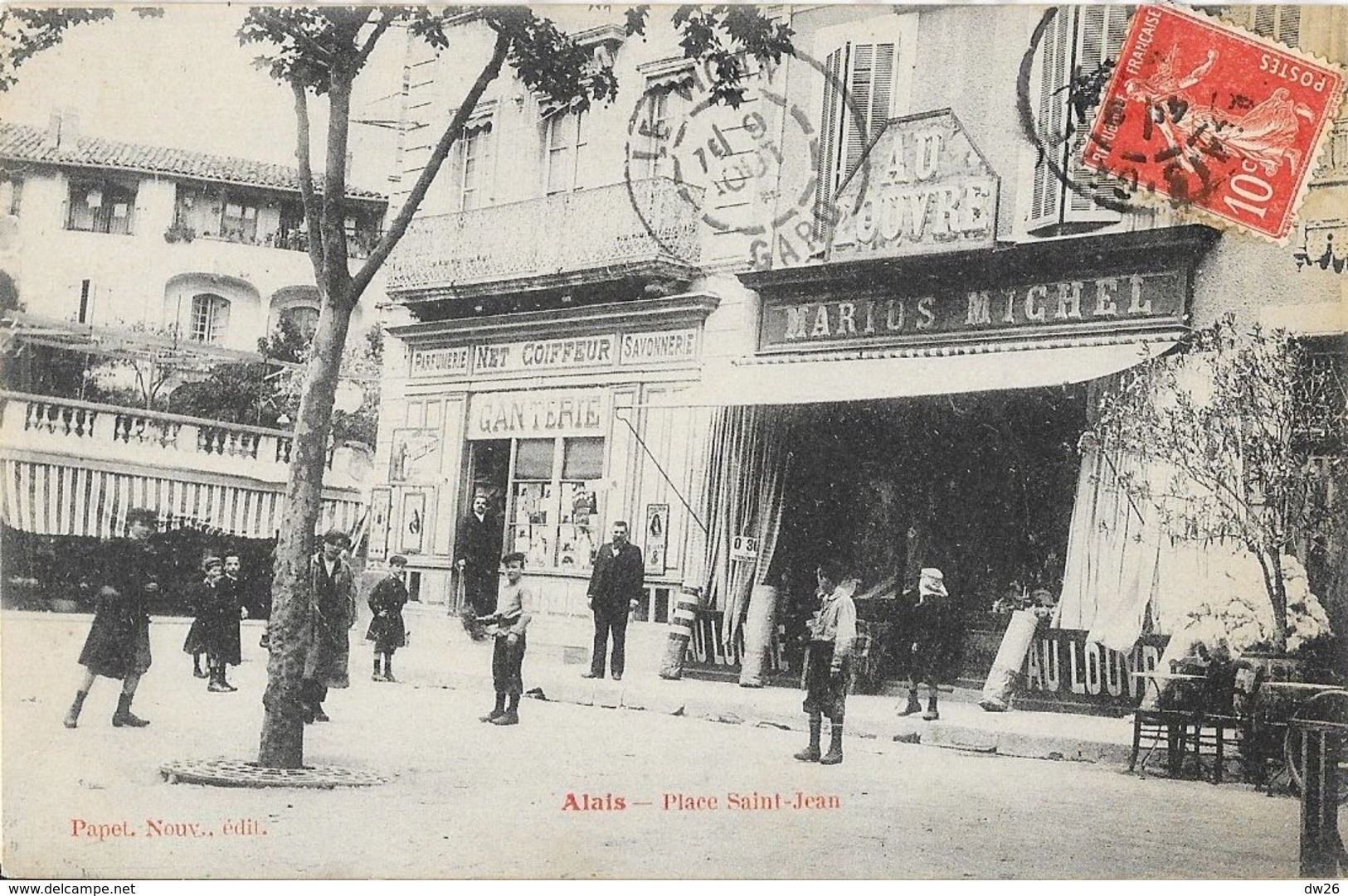 Alais (Alès) - Place St Saint-Jean, Magasin Au Louvre (Marius Michel) Et Coiffeur - Papeterie Nouvelle - Alès