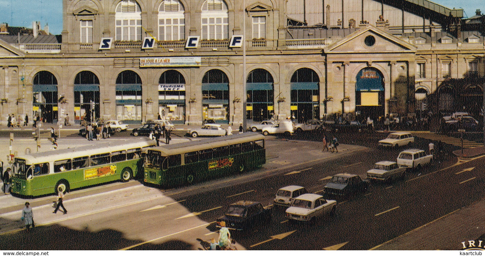 Lille: PEUGEOT 204, 404 BREAK, OPEL KADETT-A, RENAULT 4-COMBI,5,12, CITROËN DS, FORD P6 TURNIER, AUTOBUS  - La Gare SNCF - Toerisme