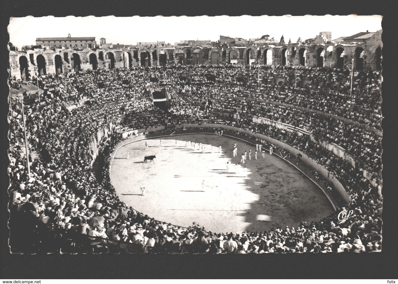 Arles - Intérieur Des Arènes Un Jour De Courses Provençales (La Cocarde D'Or) - Arles