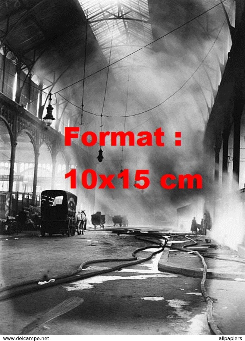 Reproduction D'une Photographie Ancienne De Pompiers Sur L'énorme Incendie Des Halles à Paris En 1929 - Autres & Non Classés