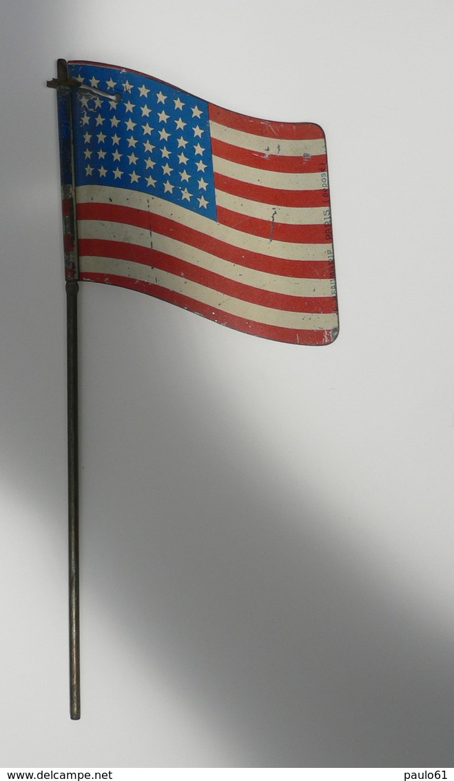 Drapeau US Ondulé En Tole Type Crécelle.de La Liberation 1945 Recto  Verso ; Militaire - Drapeaux