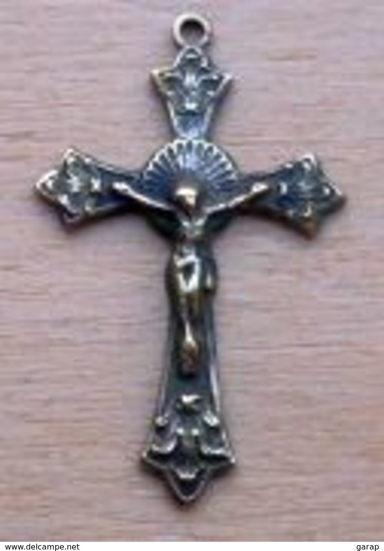 CROIX-120 Croix Ancienne  En Laiton Ouvragée - Religion & Esotérisme