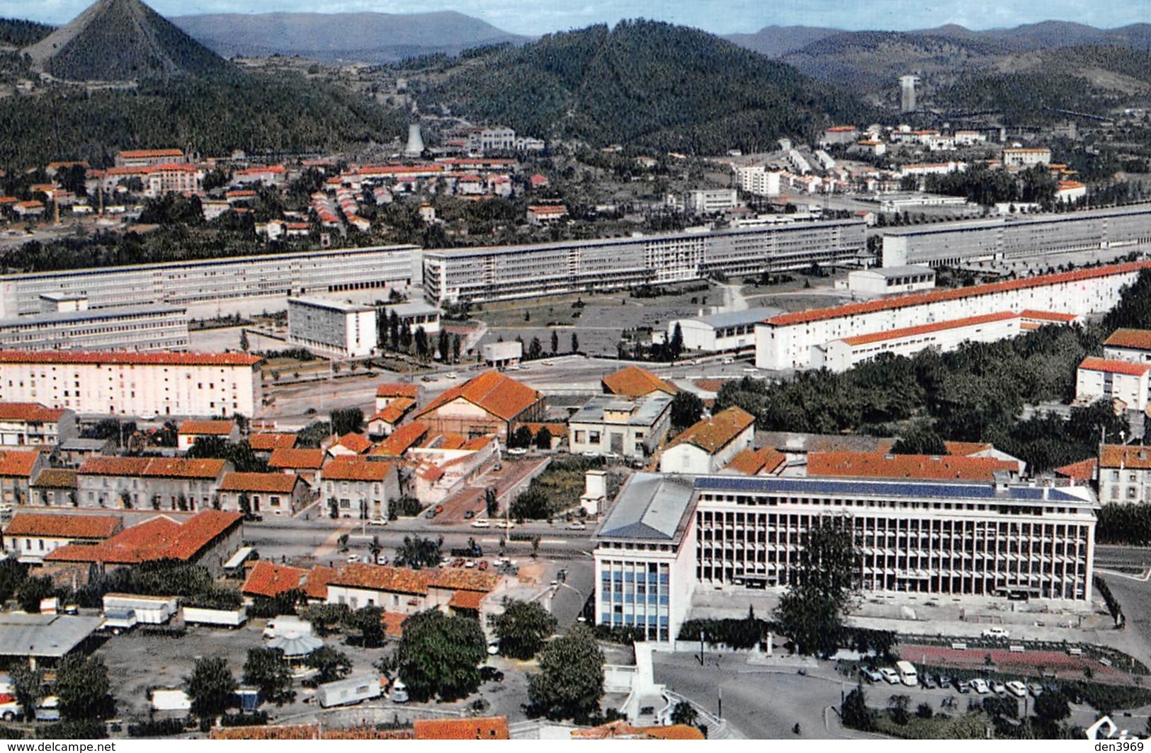 Alès - Place Des Martyrs, La Cité Administrative, La Cité Scolaire Et Rochebelle - Alès