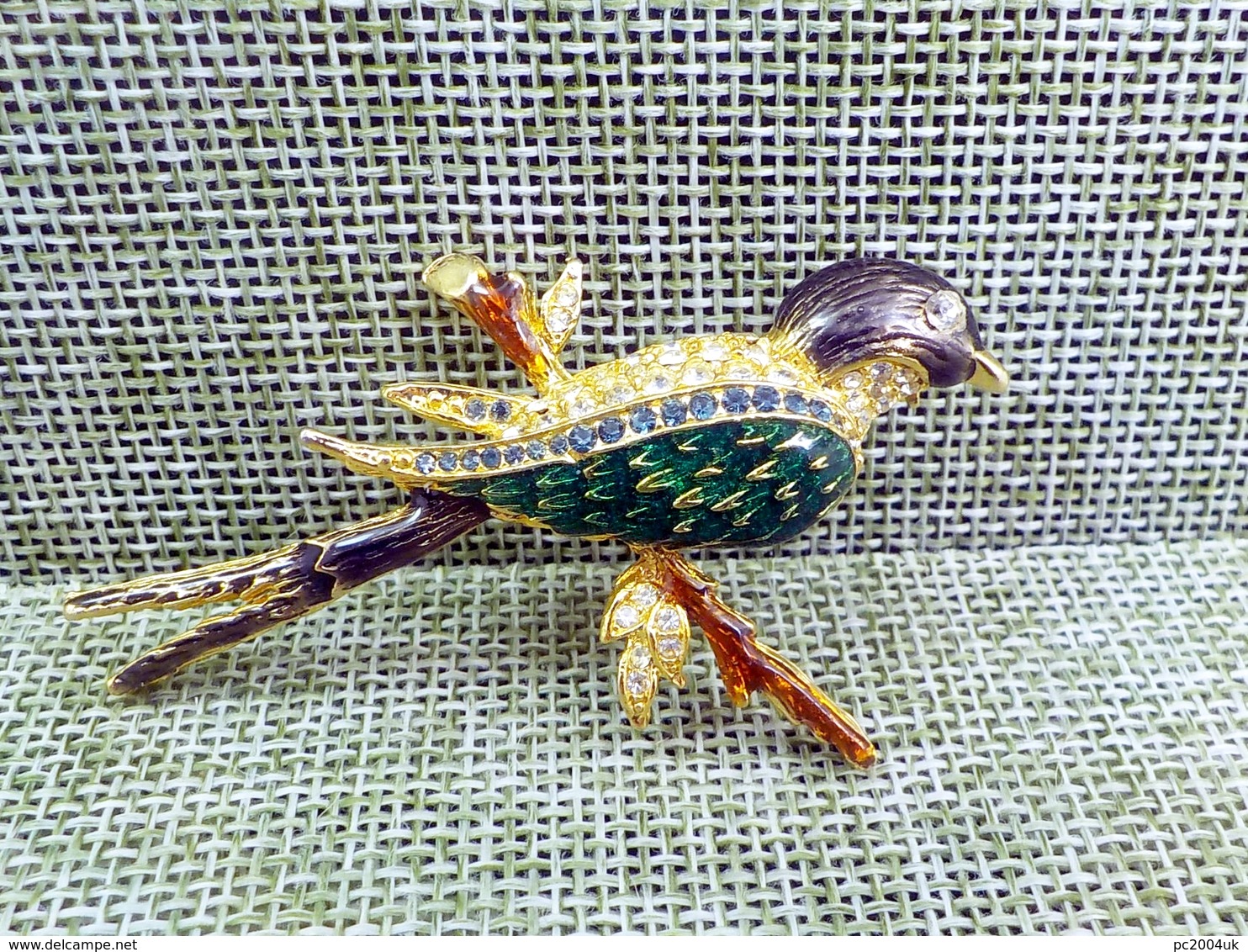 FREE SHIPPING. An Enameled And Rhinestone Bird Brooch Circa 1980's   FREE SHIPPING. - Broches