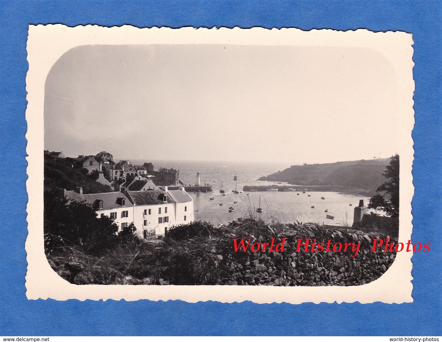 Photo Ancienne Snapshot - BRETAGNE - Port à Situer - Phare - Vue Générale- Belle Isle En Mer ? Quiberon ? Prés Lorient ? - Bateaux